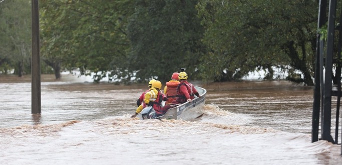 CORREIOS MONTA MEGAESTRUTURA PARA AJUDAR V�TIMAS DA CHUVA NO RIO GRANDE DO SUL