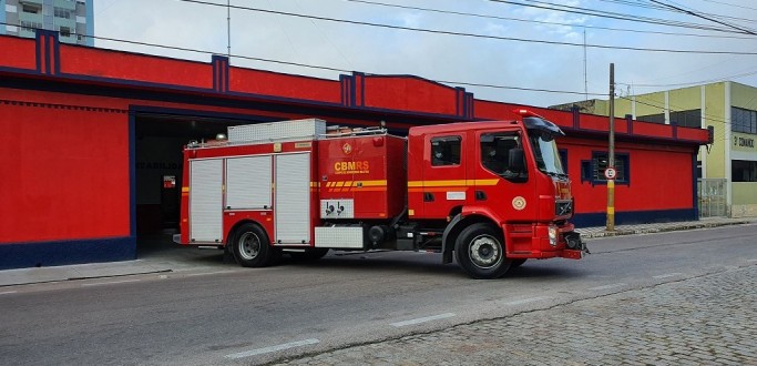 INC�NDIO DESTR�I TOTALMENTE RESID�NCIA �S MARGENS DA BR 392, NA VILA DA QUINTA