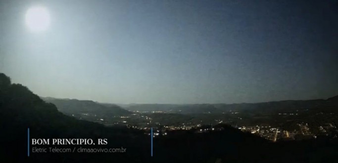 METEORO FEZ A NOITE VIRAR DIA NO RS E SC