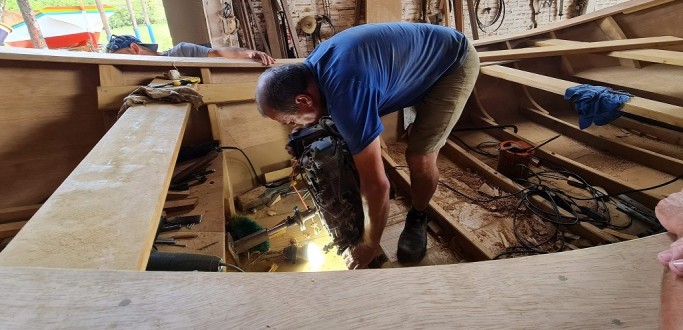 A TRADI��O DA CONSTRU��O DE BARCOS QUE PASSA DE GERA��O EM GERA��O