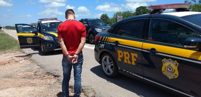 POL�CIA RODOVI�RIA FEDERAL PRENDE SEQUESTRADOR E LIBERTA REF�M EM PELOTAS
