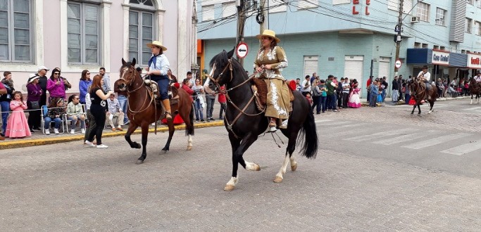 DESFILE DE 20 DE SETEMBRO SER� SUBSTITU�DO POR CAVALGADA FARROUPILHA, DIZ COORDENADOR DA 6� RT