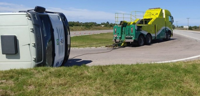 CAMINHO DA COLETA DE LIXO TOMBA NA BR 392
