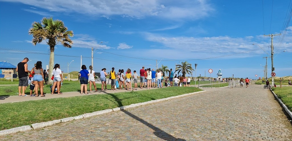 FESTA DE IEMANJ SER VIRTUAL E FIIS ENCARAM FILAS PARA HOMENAGEAR A RAINHA DAS GUAS