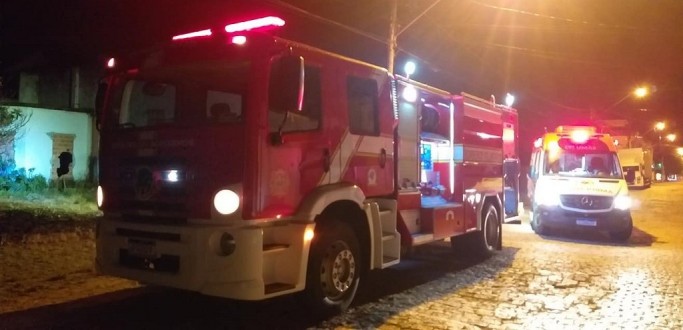 ANTIGO ENGENHO DE ARROZ � ATINGIDO POR INC�NDIO, EM TAPES