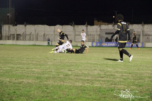 SO PAULO PERDE PARA O XV DE PIRACICABA EM UM JOGO COM SETE GOLS