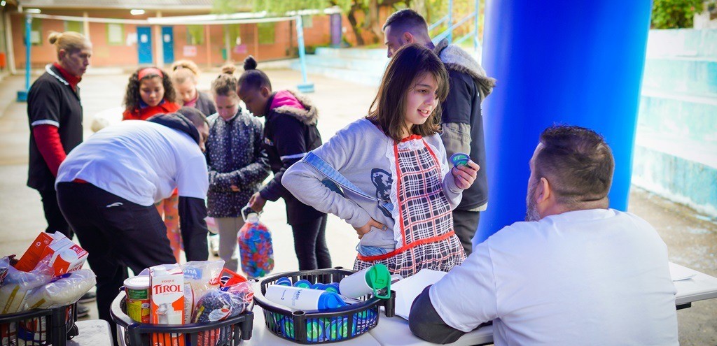 COM MOBILIZAO DE ESCOLA DE RG, PROJETO DE ECONOMIA CIRCULAR MAIS QUE DOBRA ARRECADAO DE RESDUOS PLSTICOS