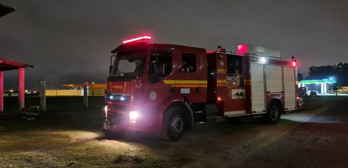 PRINC�PIO DE INC�NDIO � REGISTRADO AO LADO DA AG�NCIA DOS CORREIOS, NA AVENIDA IT�LIA