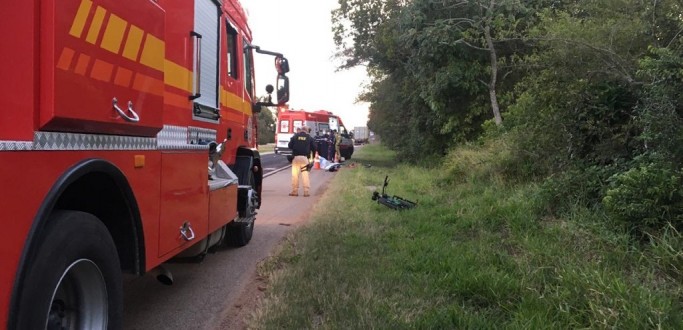 CICLISTA  ATROPELADA POR CAMINHO E MORRE NA BR 116, EM CAMAQU 