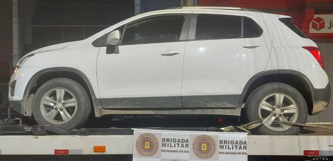 BM PRENDE QUATRO HOMENS POR PORTE ILEGAL DE ARMA