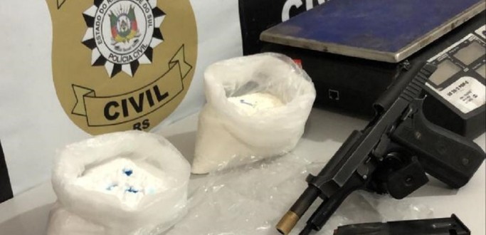 POLCIA CIVIL PRENDE TRAFICANTE NO BAIRRO VILA BRAZ