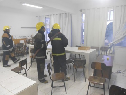 ALUNOS DE ESCOLA DE RIO GRANDE PARTICIPARAM DE SIMULAO DE INCNDIO