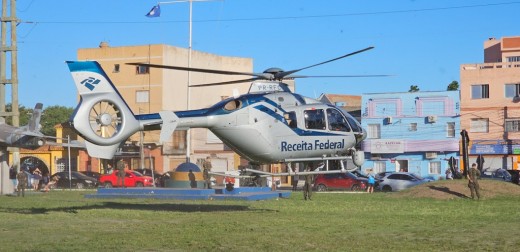 CONHE�A O HELIC�PTERO DA RECEITA UTILIZADO EM OPERA��O NO PORTO DO RIO GRANDE