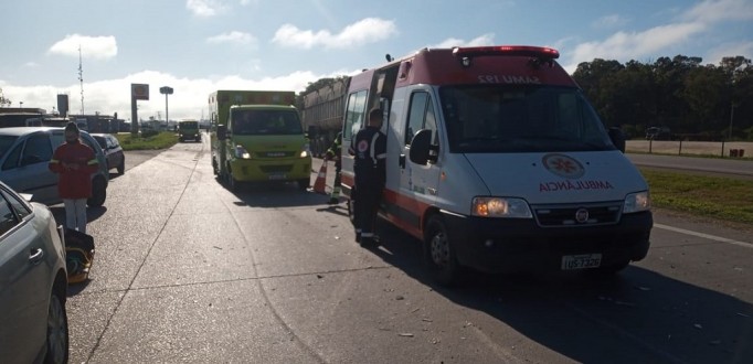 ACIDENTE ENTRE CARRO E CAMINHO DEIXA TRS PESSOAS FERIDAS COM GRAVIDADE, NA BR 392