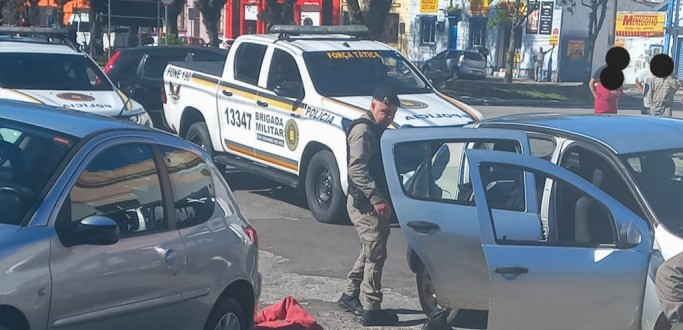 HOMENS FOGEM DA FOR�A T�TICA E S�O PRESOS NO CENTRO DE PELOTAS