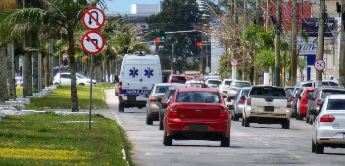 VEREADOR PROP�E AO EXECUTIVO RECAPEAMENTO E REDU��O DO CANTEIRO DA PRESIDENTE VARGAS