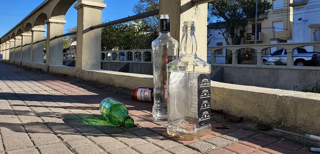 AGLOMERAES NO FINAL DE SEMANA INCOMODAM MORADORES DO CANALETE