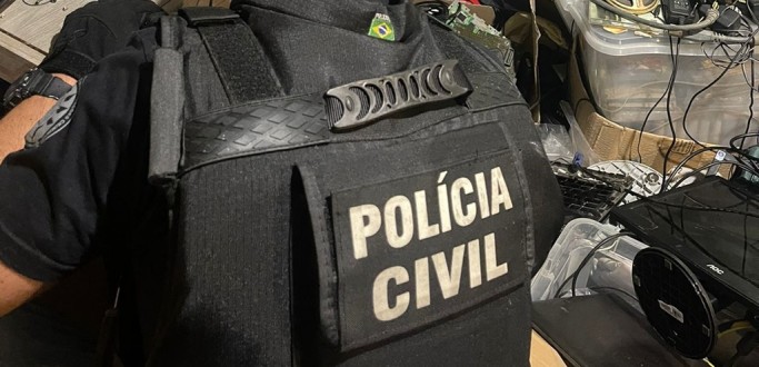 OPERAO DA PC EM RG E VIAMO PRENDE HOMENS PELO CRIME DE ARMAZENAMENTO DE CONTEDO RELACIONADO A PORNOGRAFIA INFANTIL