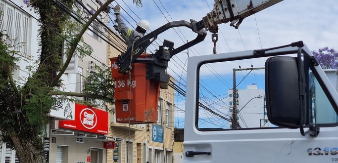 MORADORES DE CINCO BAIRROS DA CIDADE TERO CORTE NO FORNECIMENTO DE ENERGIA NESTA QUARTA-FEIRA