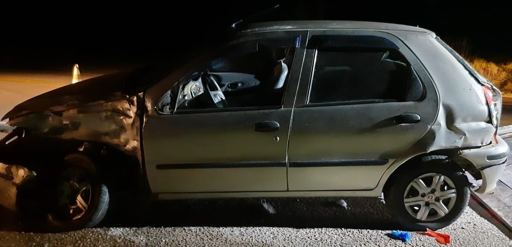 COLISO ENTRE DOIS CARROS DEIXA MOTORISTA FERIDO NA ERS 265, EM CANGUU