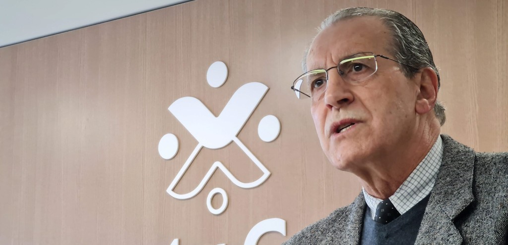 RENATO SILVEIRA RECEBER O TROFU CMARA DE COMRCIO