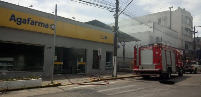 INCNDIO ATINGE FARMCIA NO CENTRO DE CAMAQU