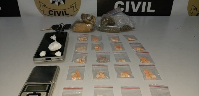 MULHER  PRESA POR TRFICO DE DROGAS NO BAIRRO GETLIO VARGAS