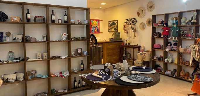 LOJA ARTEVIDNCIA CELEBRA TRS ANOS DE CRIATIVIDADE NO PRAA SHOPPING