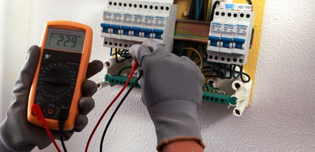 PROJETO OFERECE 20 VAGAS PARA CURSO GRATUITO DE INSTALAES ELTRICAS PARA COMUNIDADE DA VILA MANGUEIRA