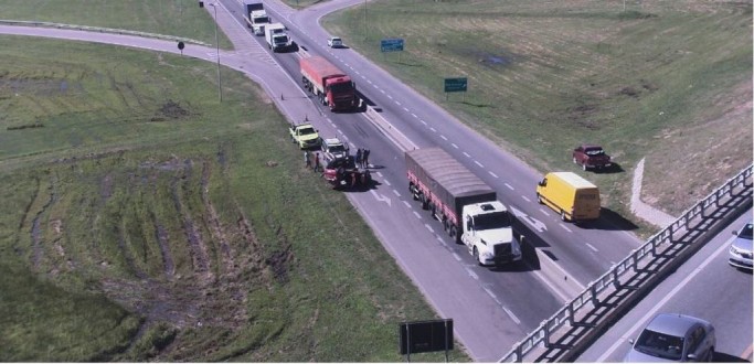 CARRO COM OCUPANTES ARGENTINOS CAPOTA NA BR 392