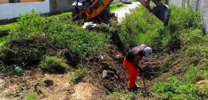 ZELADORIA PREPARA SISTEMA DE DRENAGEM PARA A POCA DE CHUVAS
