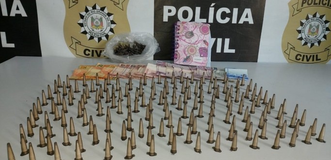 MULHER  PRESA POR TRFICO DE DROGAS NO BAIRRO SO JOO