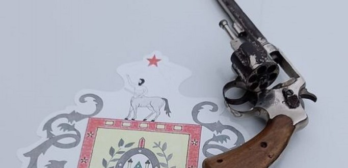 BM PRENDE HOMEM POR PORTE ILEGAL DE ARMA DE FOGO EM S�O JOS� DO NORTE