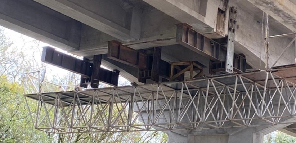 ECOSUL FAZ MANUTENO NA BR 116 EM CRISTAL COM CICLOS DE INTERDIO DE PISTA