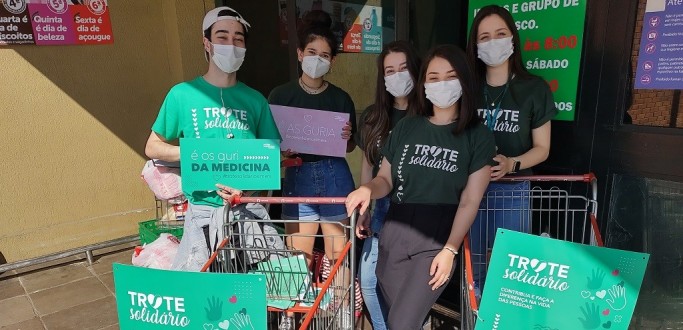 ALUNOS DE MEDICINA DE PELOTAS REALIZAM TROTE SOLIDRIO NESTE SBADO (26)