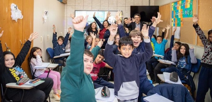 NOVA LEVA DE TELAS INTERATIVAS SO ENTREGUES A ESCOLAS DA REDE MUNICIPAL