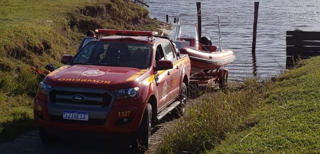 CORPO DE HOMEM DESAPARECIDO NA LAGOA MIRIM  LOCALIZADO PELO CORPO DE BOMBEIROS