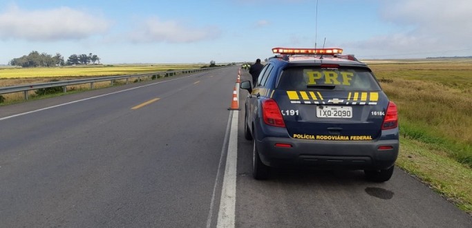 ACIDENTE ENTRE CARRO E MOTO DEIXA UMA VTIMA FATAL NA BR 116, EM PEDRO OSRIO