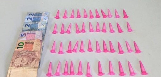 BM APREENDE ADOLESCENTE POR TRFICO DE ENTORPECENTES EM RIO GRANDE