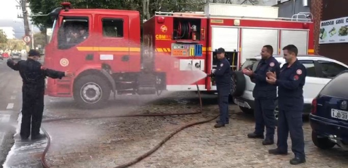 SRIE SOLDADOS DO FOGO EP. 6 - O BANHO DE MANGUEIRA