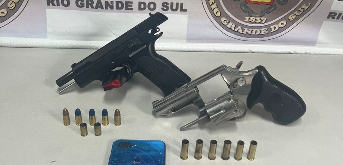 HOMEM  PRESO PELA BM POR PORTE ILEGAL DE ARMA DE FOGO, EM RG