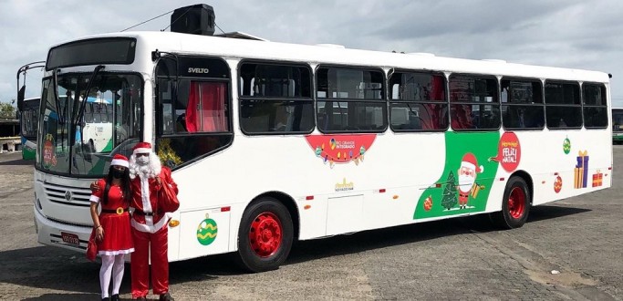 �NIBUS DO PAPAI NOEL PASSA A CIRCULAR EM RIO GRANDE
