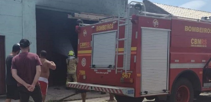 MARCENARIA E RESID�NCIA S�O ATINGIDAS POR INC�NDIO, EM S�O JOS� DO NORTE