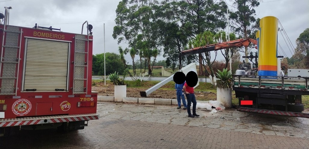 HOMEM QUE OPERAVA CAMINHO MUNCK SOFRE DESCARGA ELTRICA EM JAGUARO