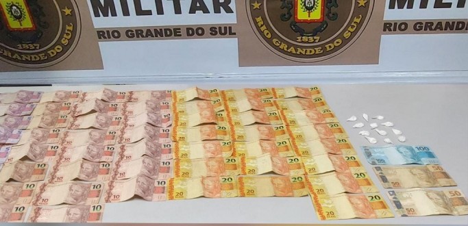 5 BPCHQ E FORA TTICA PRENDEM HOMENS E APREENDEM ADOLESCENTE POR TRFICO