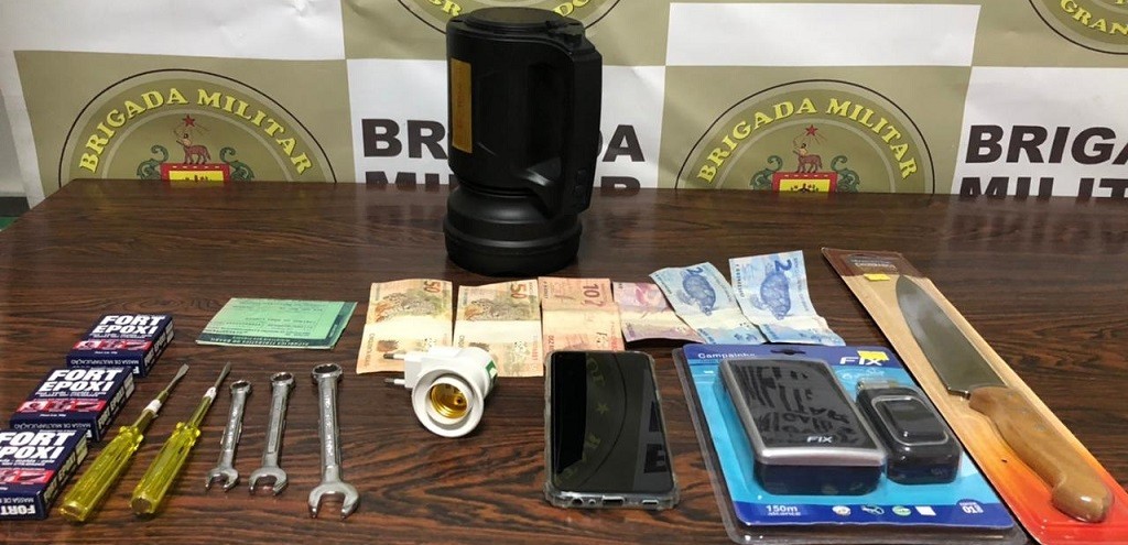 BM PRENDE HOMEM POR FURTO A ESTABELECIMENTO COMERCIAL, EM CANGUÇU