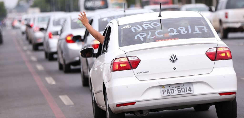 PROJETO QUE REGULAMENTA UBER  APROVADO NO SENADO COM MODIFICAES