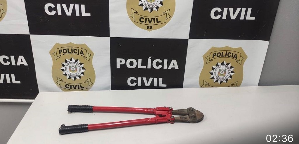 GUARDAS MUNICIPAIS PRENDEM HOMEM POR TENTATIVA DE FURTO DE FIOS, NO CALADO
