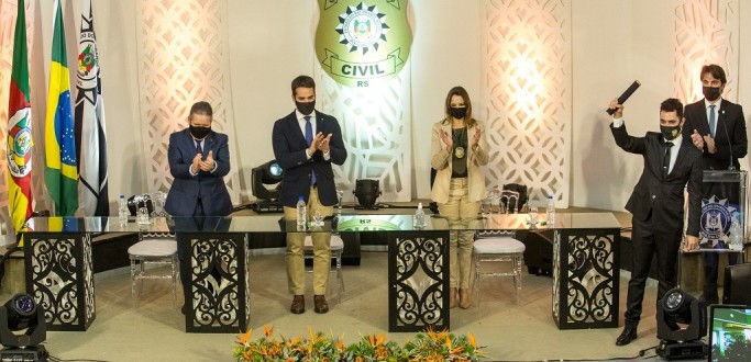 POL�CIA CIVIL CELEBRA FORMATURA DE 55 NOVOS DELEGADOS