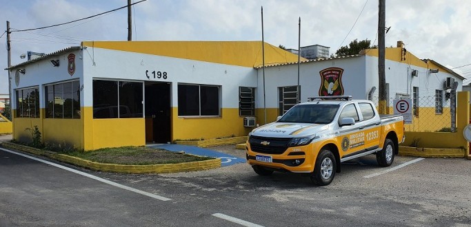 JOVEM SEM CNH FOGE POR  3 KM DA PRE INVADINDO PREFERENCIAL E SUBINDO EM CALADAS